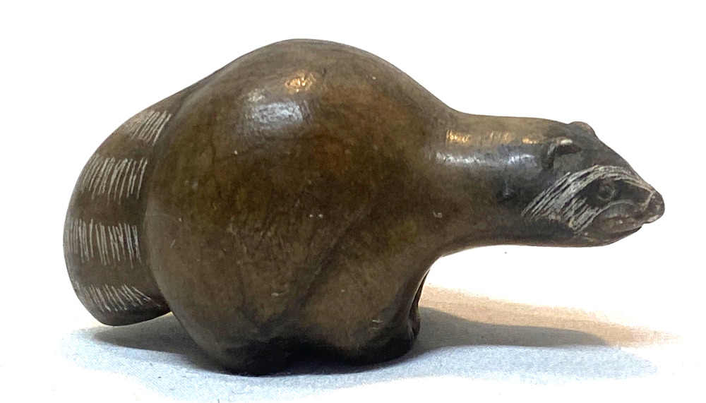 Vintage Raccoon Fetish Canadian Inuit?Hand Carved Native Animal Sculpture 2.75"